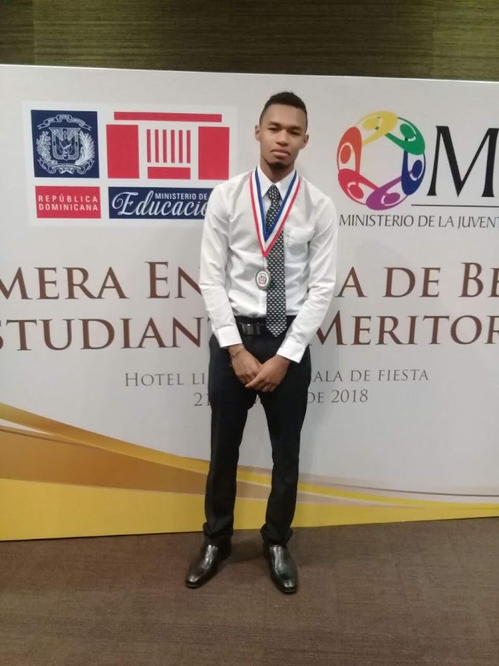 Foto de Adonis Reyna, fundador de Reyadez